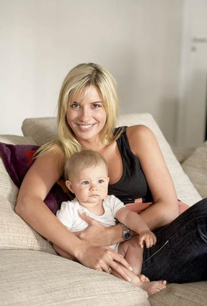 Agata z prawie roczną Marysią. Apartament kosmopolityczny