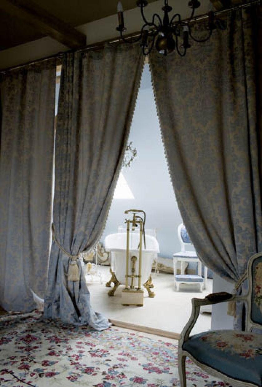 Stylowa łazienka na poddaszu.