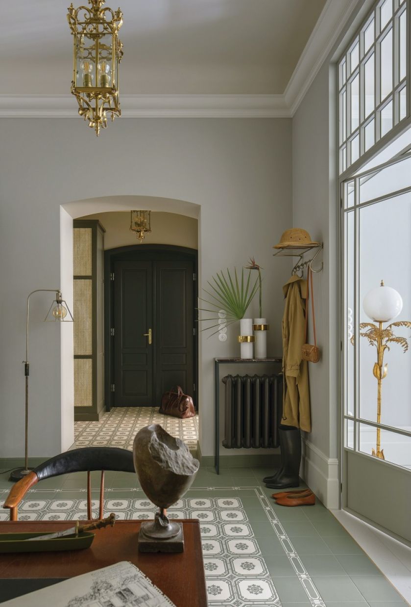 aranżacja holu przedpokoju w mieszkaniu w kamienicy