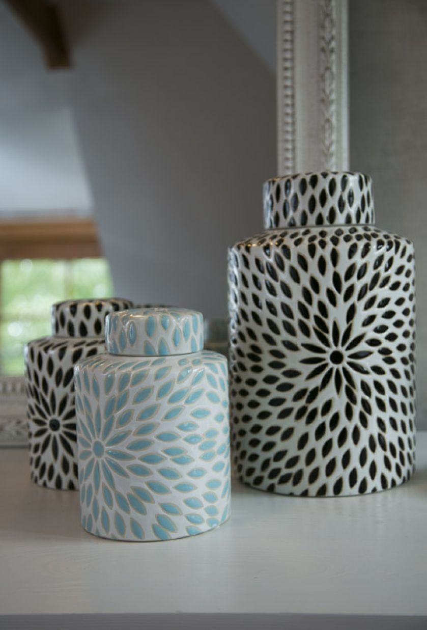 Dekoracje ze sklepu Home Moods. Drewniany dworek po latach