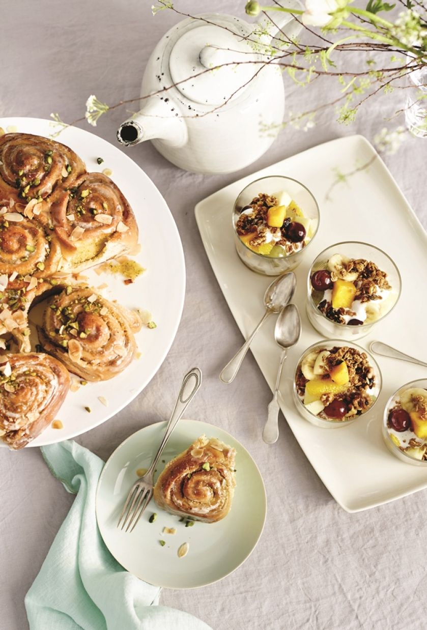 Bułeczki drożdżowe z marcepanem i pistacjami