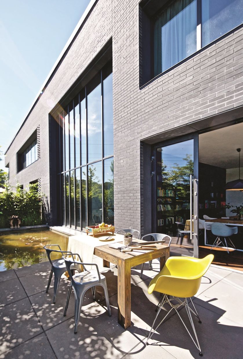 Nowoczesny dom, który łączy modernizm i azjatyckie fascynacje