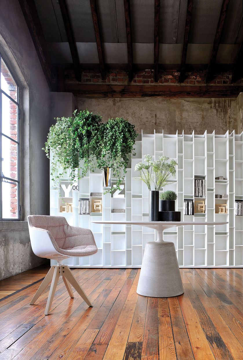 RANDOM – szafki i półki o zróżnicowanej wysokości i szerokości oraz cienkie, 6-milimetrowe ścianki, 7999