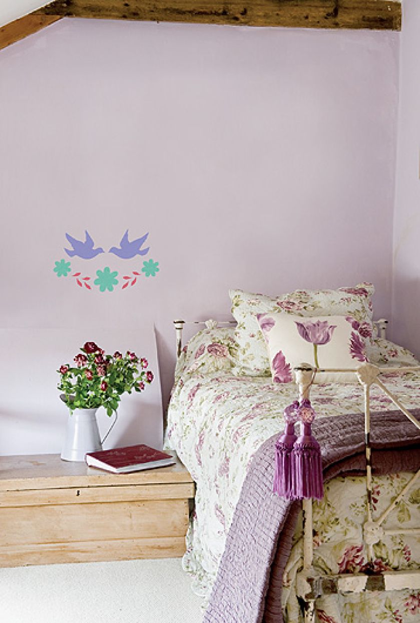 Wzór na ścianie. Gołąbki do malowania - szablon