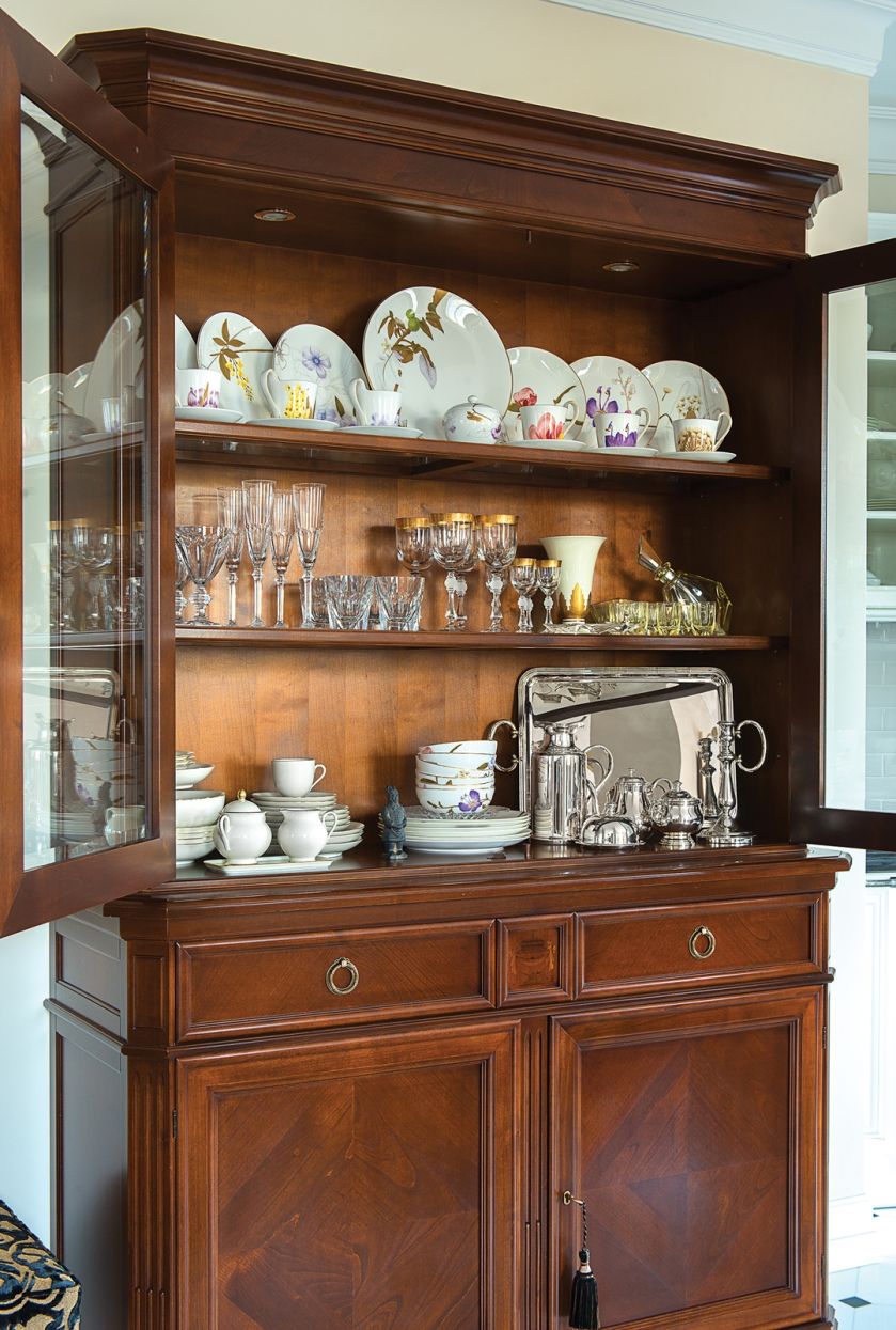 kredens w stylu art deco