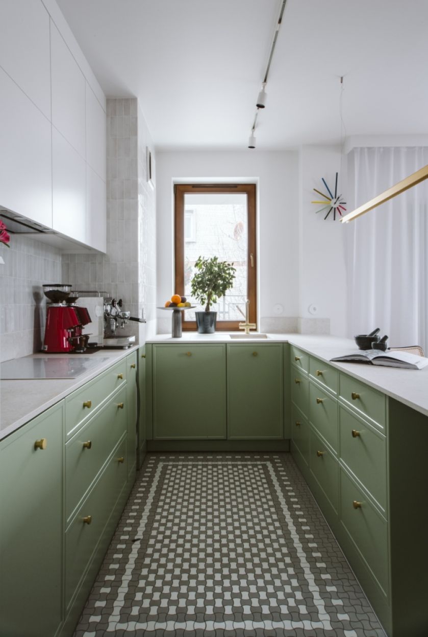 wąska zielona kuchnia