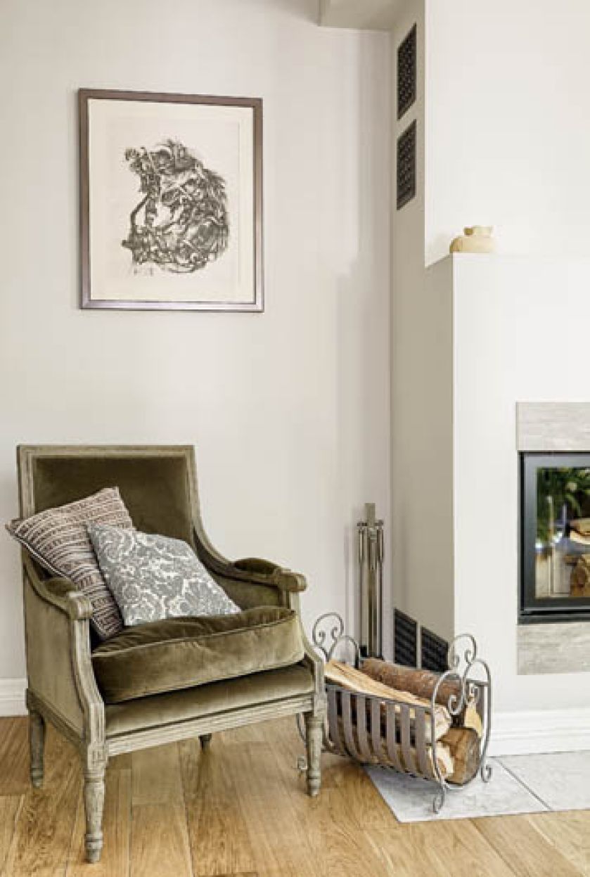 Meble tradycyjne, nowoczesne i starocie z targu na Kole.