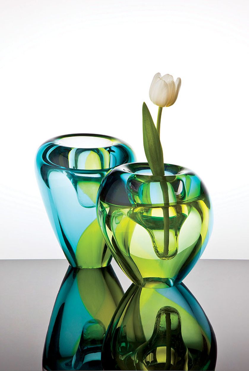 Wazon z zielononiebieskiego szkła projektu Agnieszki.