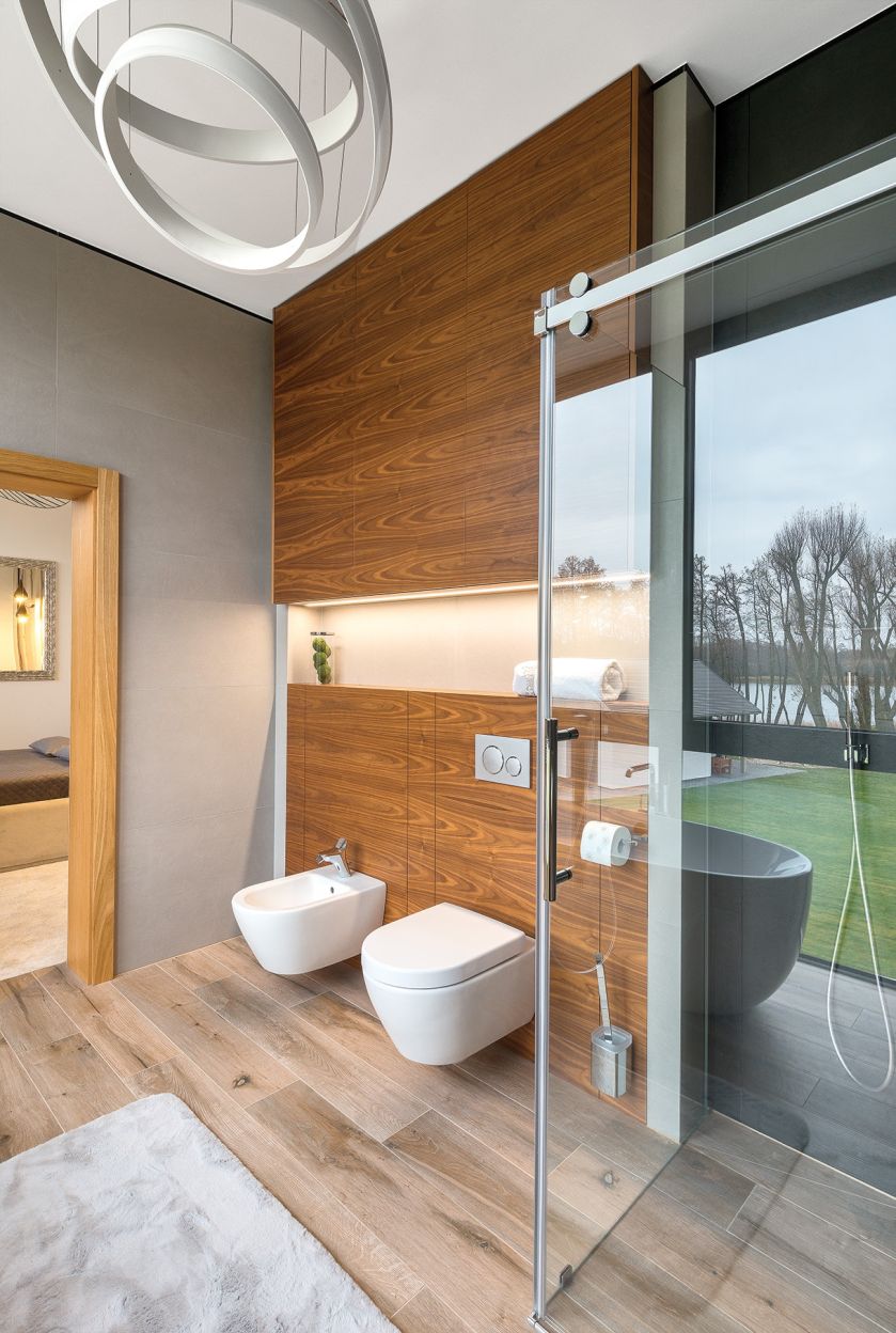 Ten imponujący, 700-metrowy dom powstał w starej, zabytkowej przepompowni. Gościom, którzy są u Maćka po