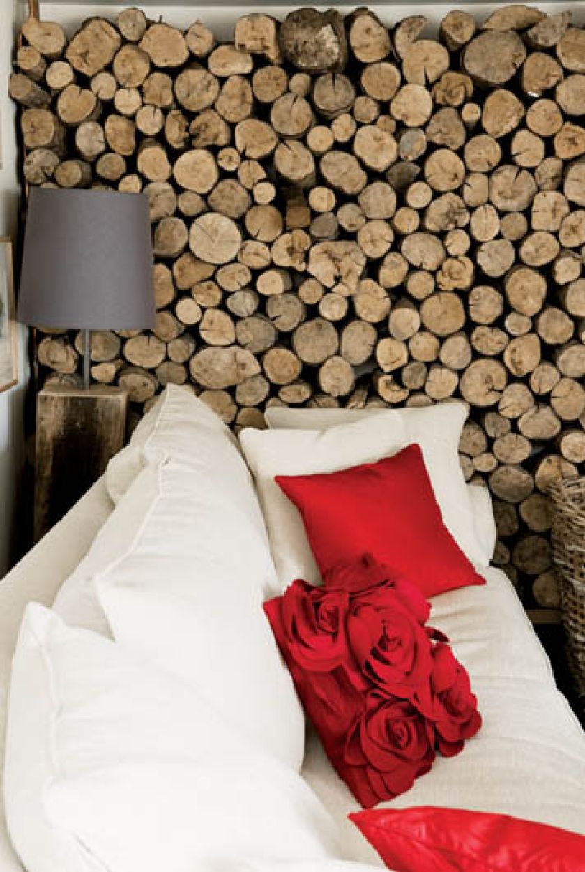 Dom na wysokim klifie, z widokiem z jednej strony na Atlantyk, z drugiej - na wrzosowiska.