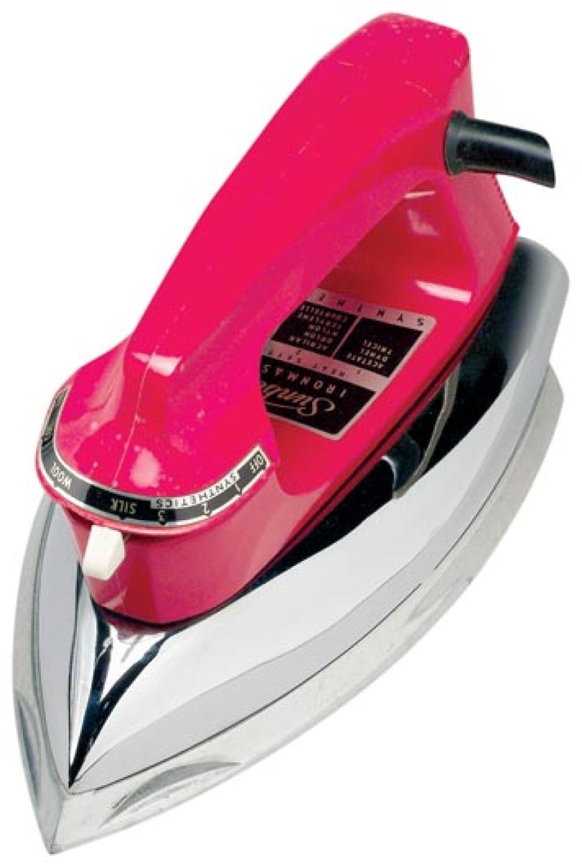 Szczyt nowoczesności w 1955 r. - żelazko przeznaczone głównie do prasowania sztucznych tkanin np. nylonu,