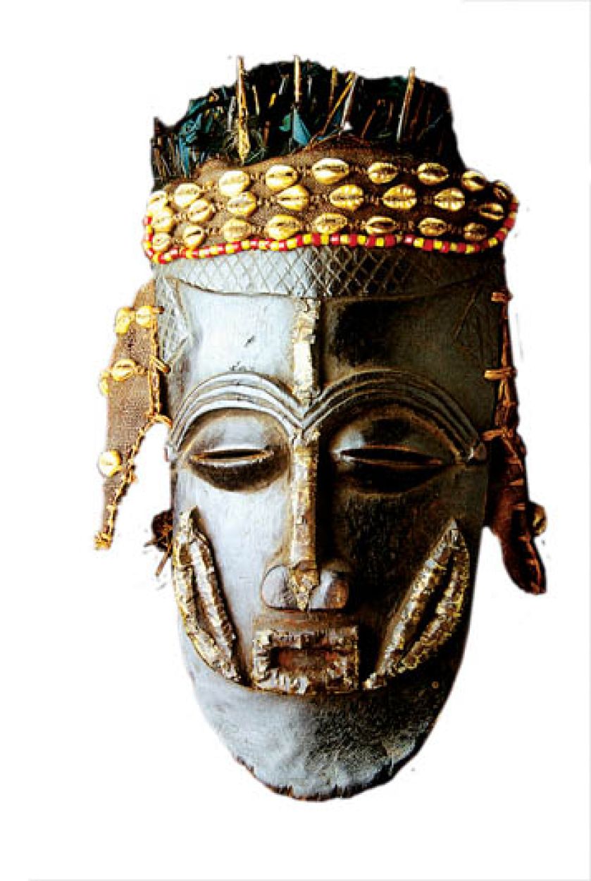 Tradycyjna maska afrykańska. Fot. East News