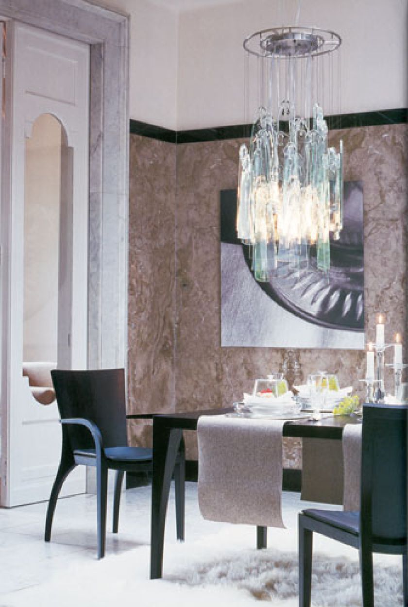 Żyrandol La Fenice-Lambert przypomina szklane kwiaty. Za taką bajkową scenerię zapłacimy 2806 euro. CASA MIA