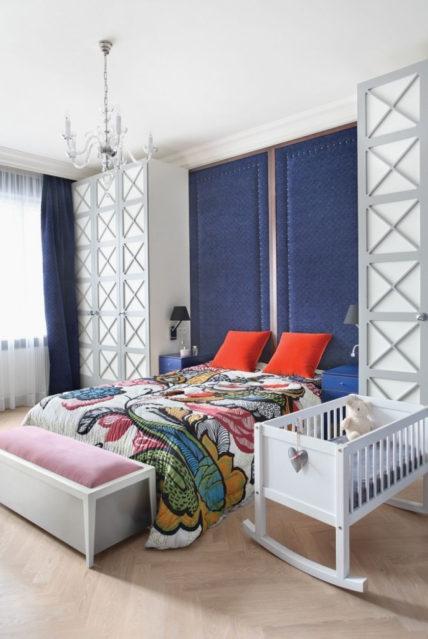 łóżko z oryginalnym zagłówkiem