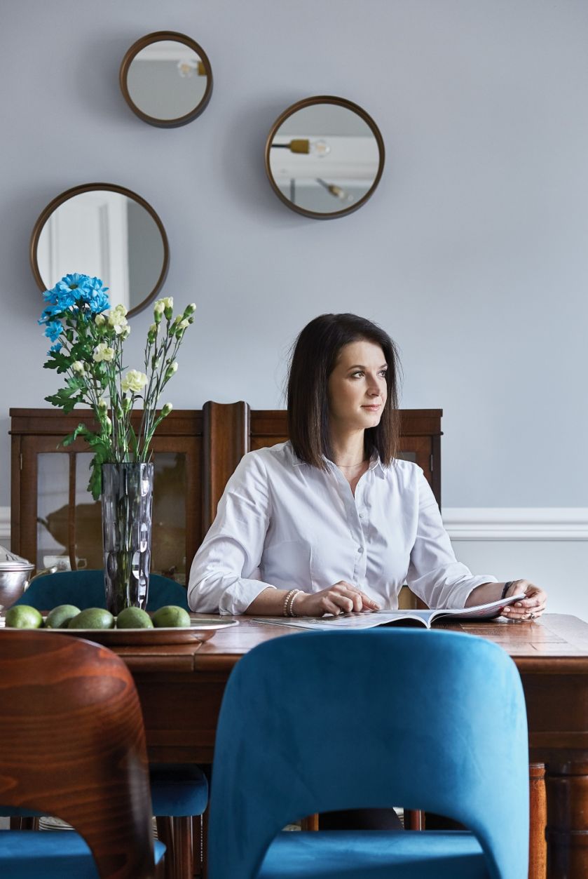 W tej warszawskiej kamienicy Joanna ma wszystko, o czym marzyła – balkon, piec i obraz, który umeblował jej dom,