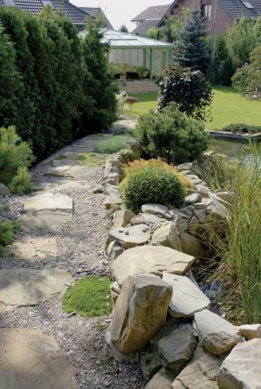 Kamienna ścieżka. Ogród japoński