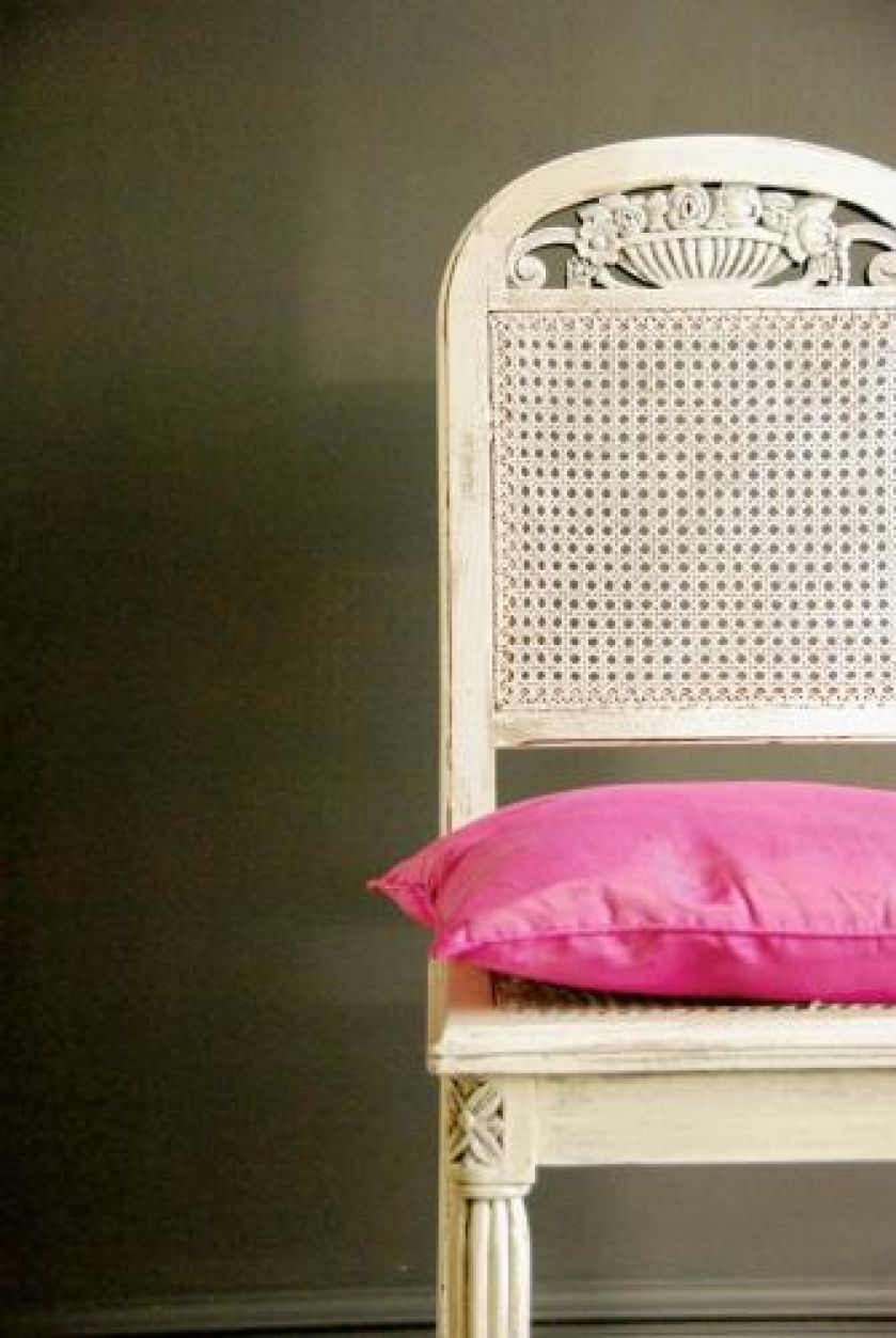 Krzesło - renowacja Adriana Olczak. Salon piękności dla mebli