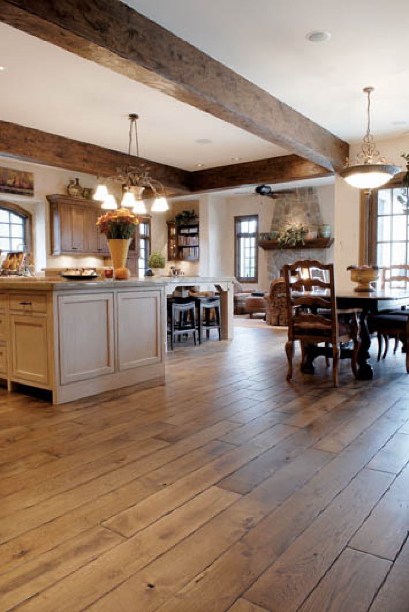 Dąb renesansowy, kolor: ciemny orzech - podłoga ręcznie wybarwiona i dwukrotnie woskowana. PODŁOGI RENESANSOWE