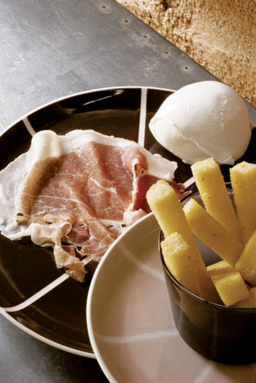 Polenta to tradycyjna włoska potrawa z maki lub kaszki kukurydzianej.