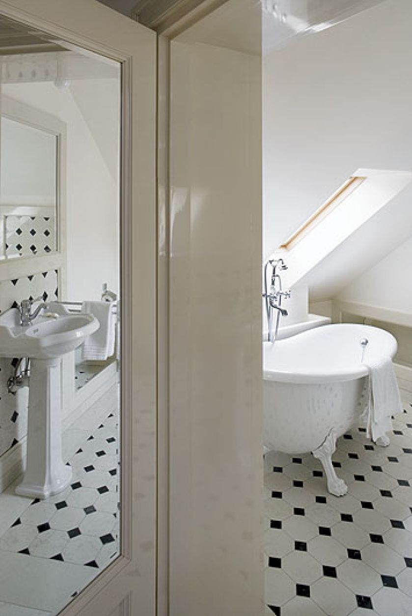 W domu są trzy łazienki, wszytkie marmurowe i z podgrzewanymi podłogami.