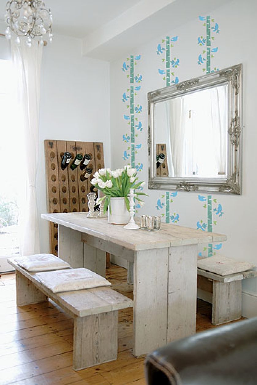 Wprawdzie te pierwsze, kt oacute re do nas przylatują, nie są błękitne, ale za to bardzo oczekiwane.