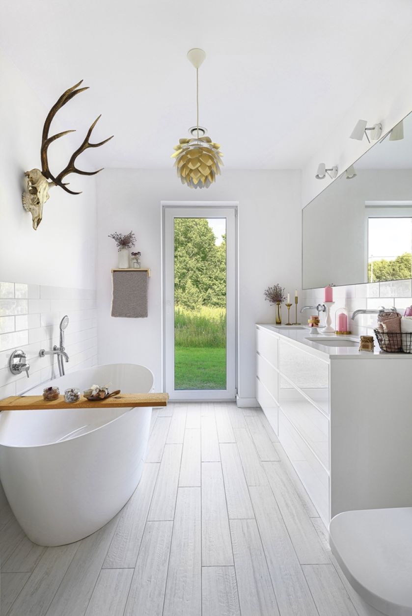 biała łazienka w stylu skandynawskim aranżacje