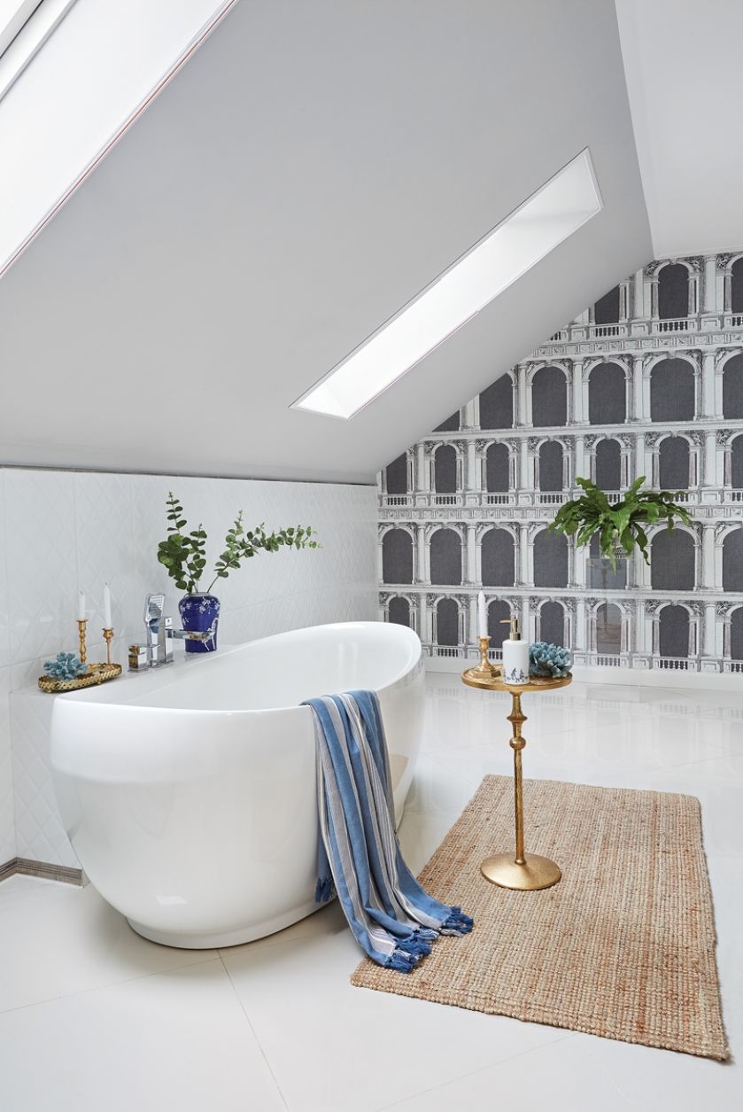 łazienka ze skosem na poddaszu