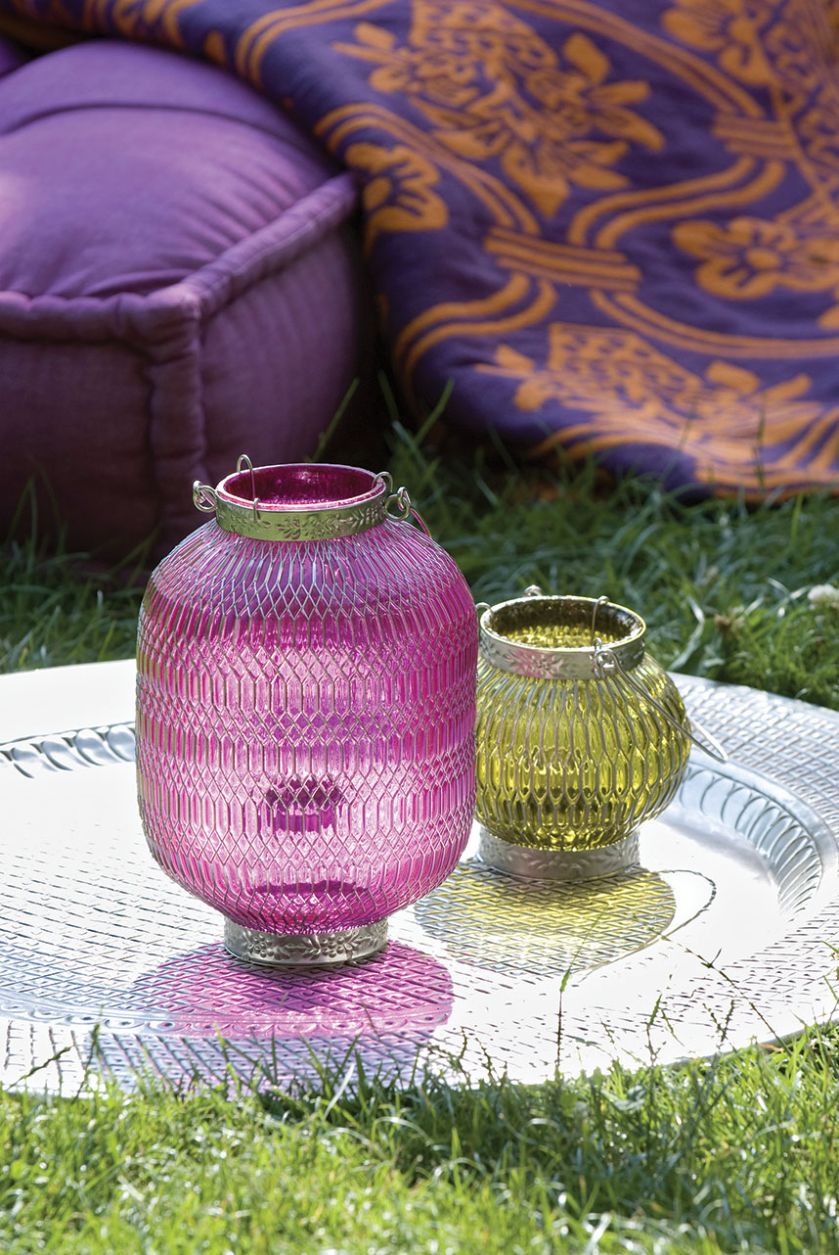 Plain air, czyli świeże powietrze, łono przyrody. Wszystko pięknie, ale szałowych kreacji potrzebują też stoły.