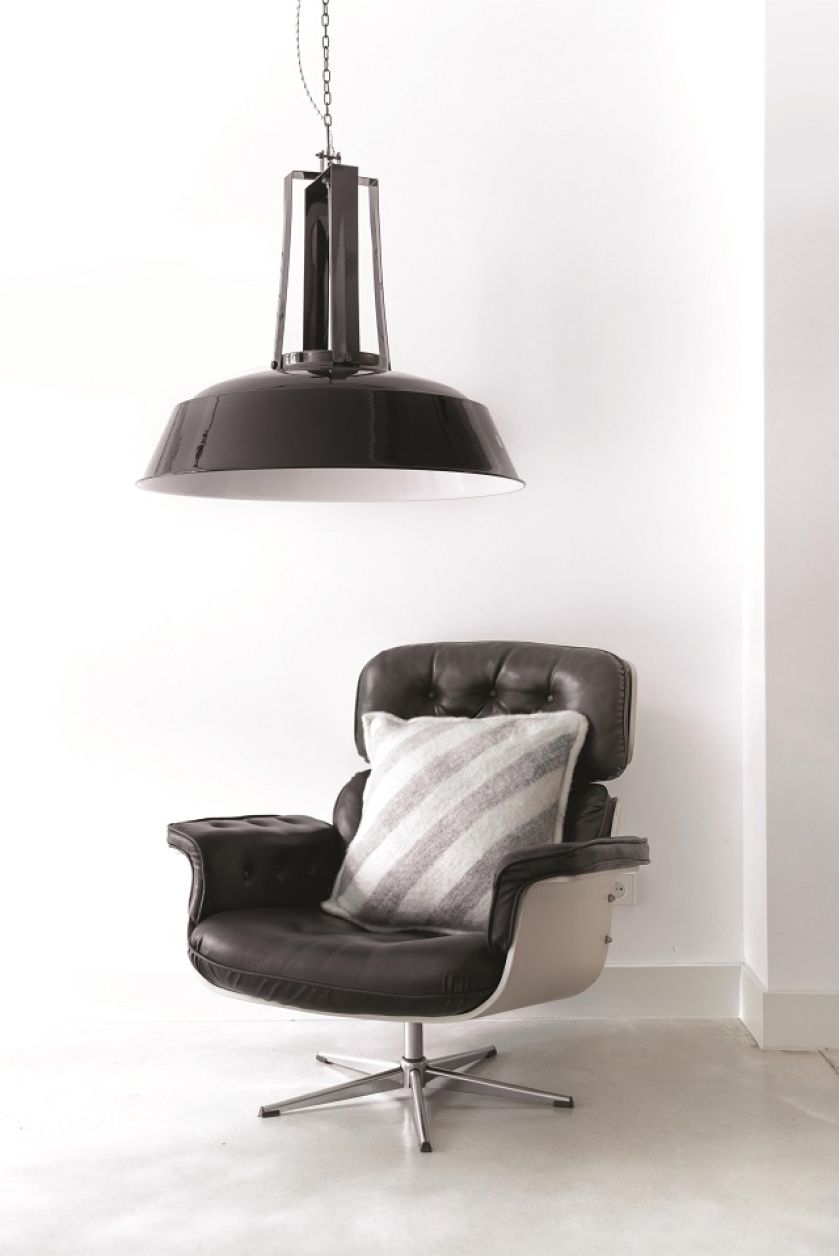 Lampy często mają klosze przypominające oprawy przemysłowe