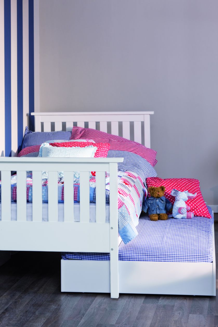 Pokój dla dziecka z nowoczesnymi, dziecięcymi meblami