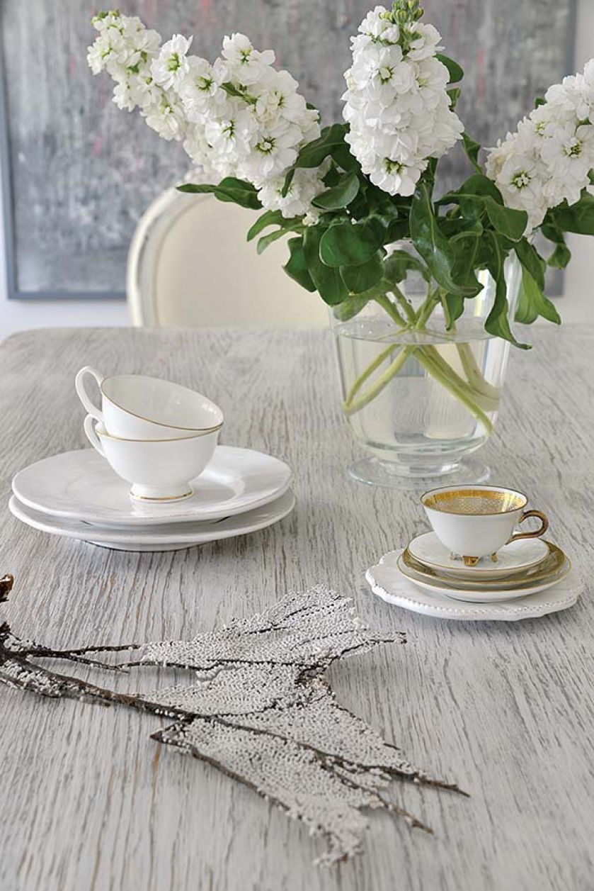 Dekoracjami mogą być nawet porcelanowe filiżanki.