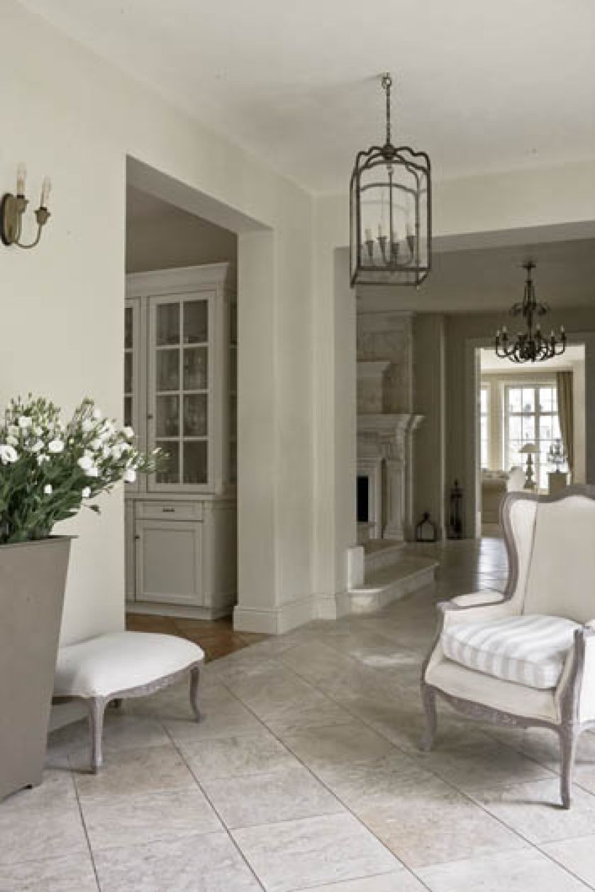 Bretońska architektura przeniesiona do Puszczy Kampinoskiej.