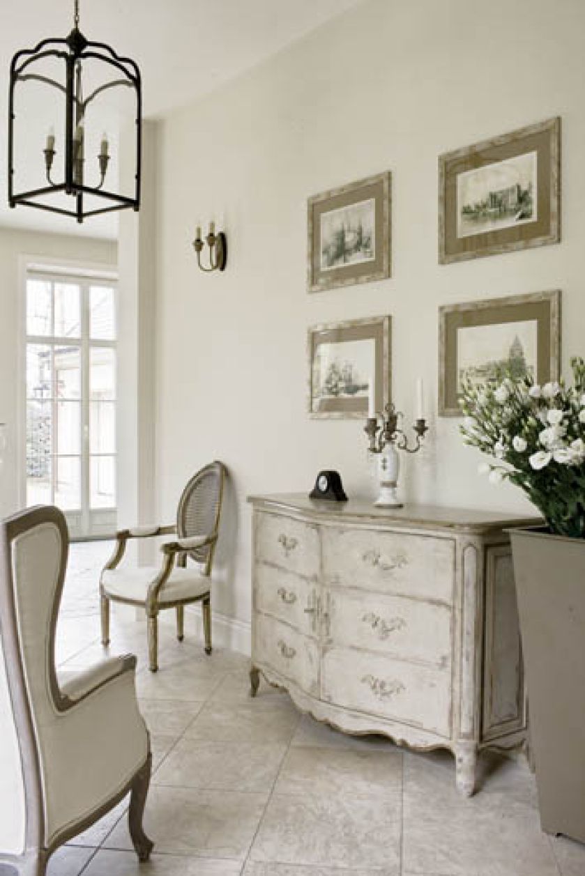 Bretońska architektura przeniesiona do Puszczy Kampinoskiej.