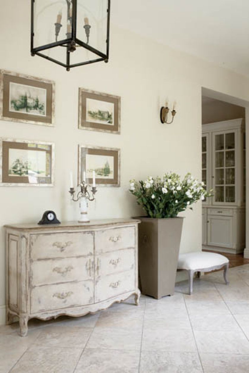 Bretońska architektura przeniesiona do Puszczy Kampinoskiej.