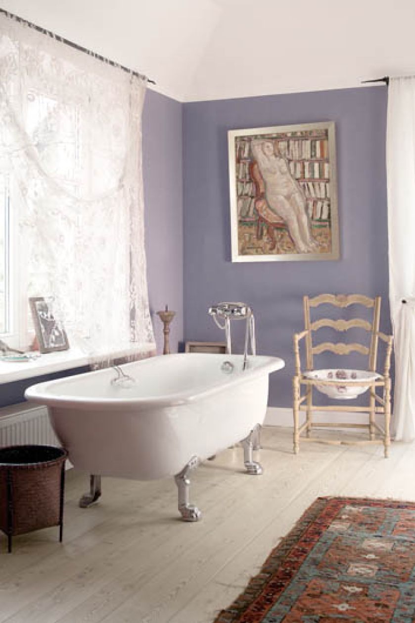 Duży pokój kąpielowy powstał w miejscu pokoiku, w którym Maria Dąbrowska pisywała, odpoczywając u szwagrostwa.