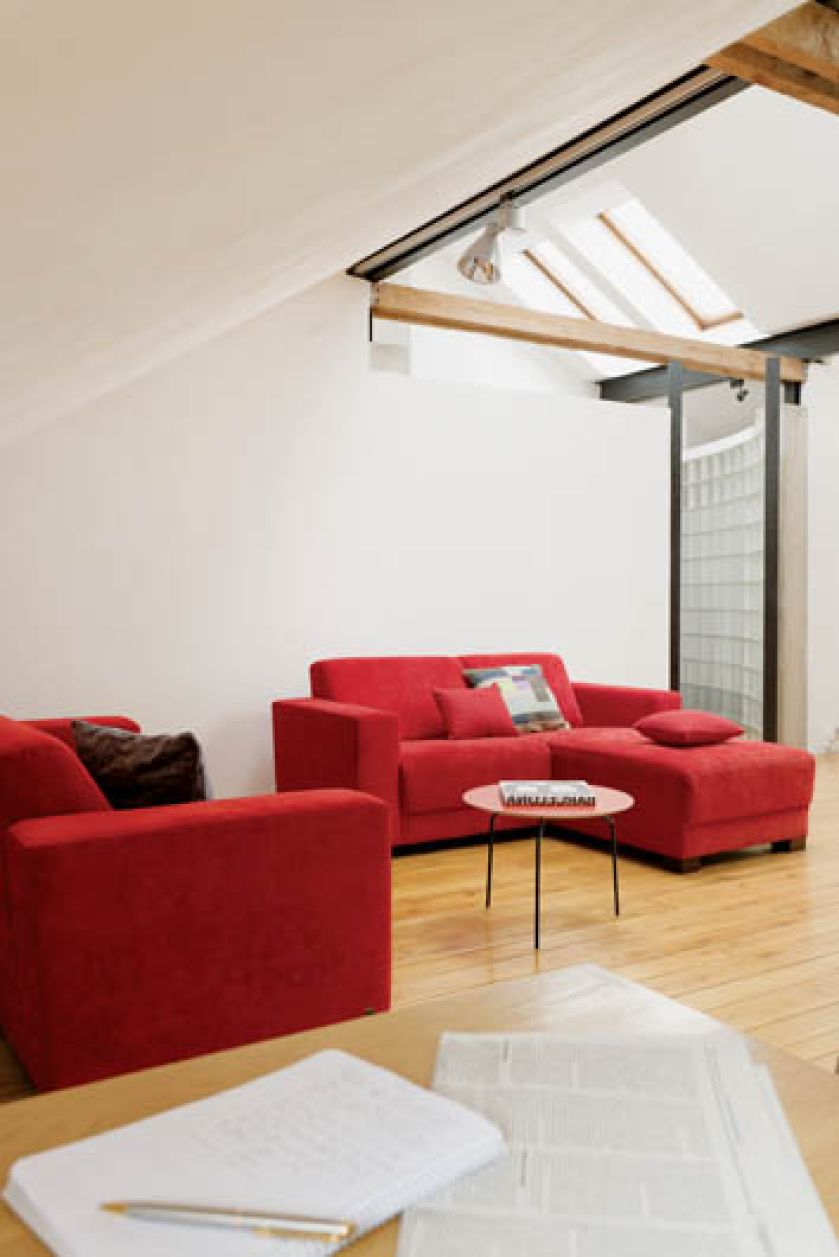 Dzięki oknom w dachu, siedząc na kanapie można oglądać gwiazdy.