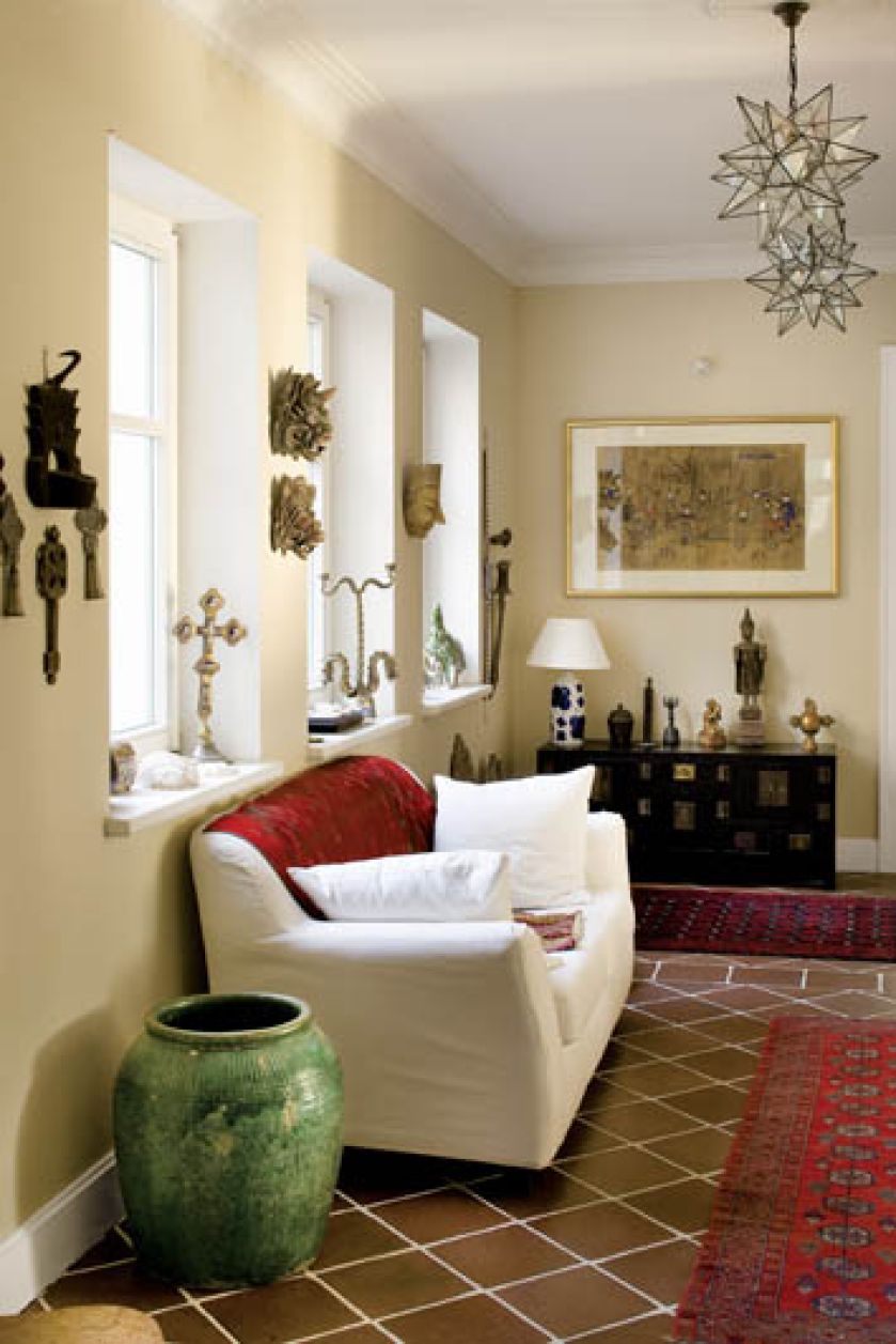 Galerię pamiątek, oprócz bibelotów zdobią meksykańskie lampy. Właściwie meksykańska jest jedna, dwie pozostałe na wzór