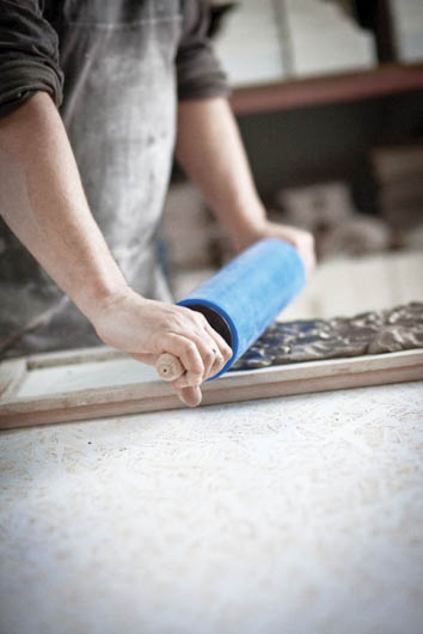 Jeśli wielkim wałkiem nie wygniecie się pęcherzyka powietrza na samym początku pracy, to gdy zacznie