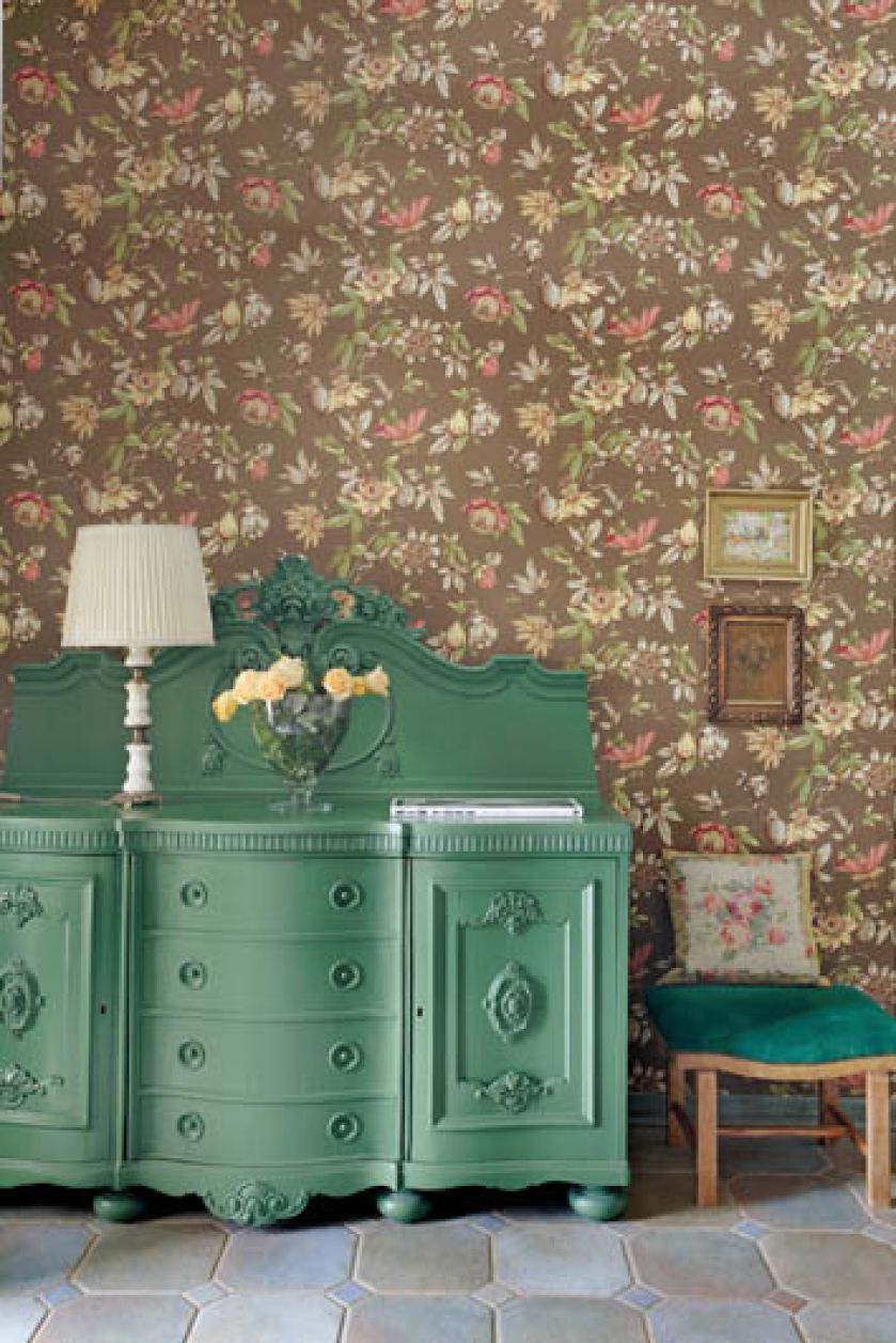 Jeszcze do niedawna ta ściana była gładka i w kolorze nieba. Aż któregoś dnia, uwagę Agnieszki zwróciła tapeta w Almi Decor.