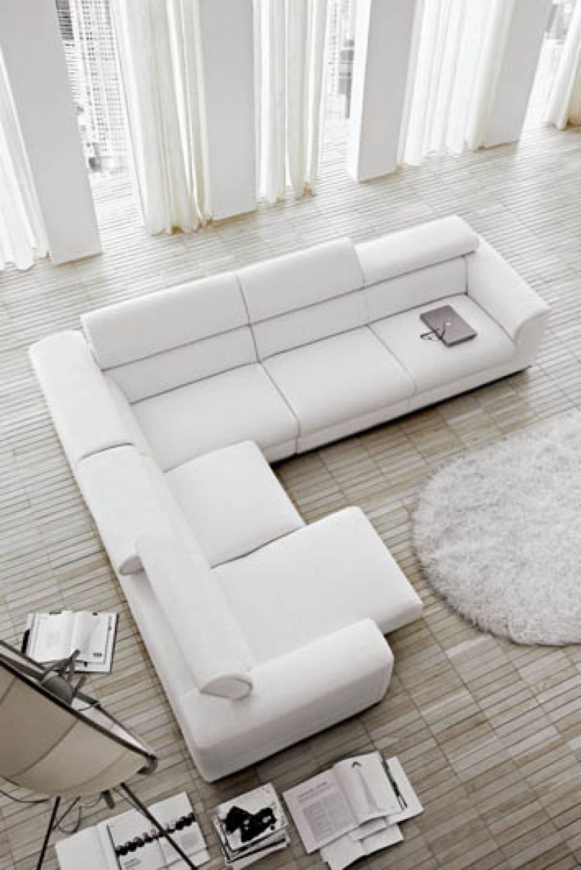 Kanapa Blues z rozsuwanymi siedziskami kosztuje od 23 900 zł. MAX-FLIZ