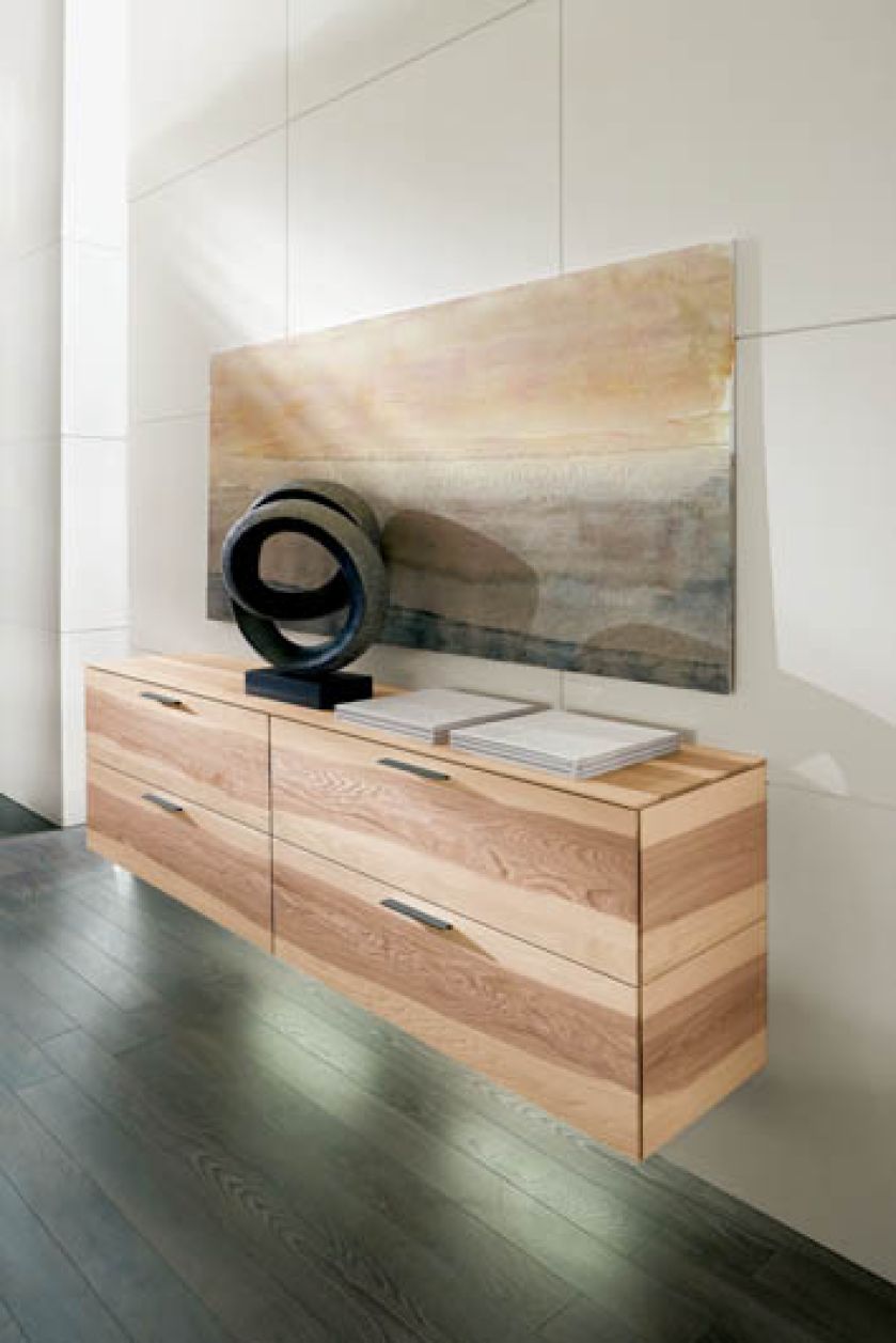 Komoda z drewna pecan – 6835 zł. KLER