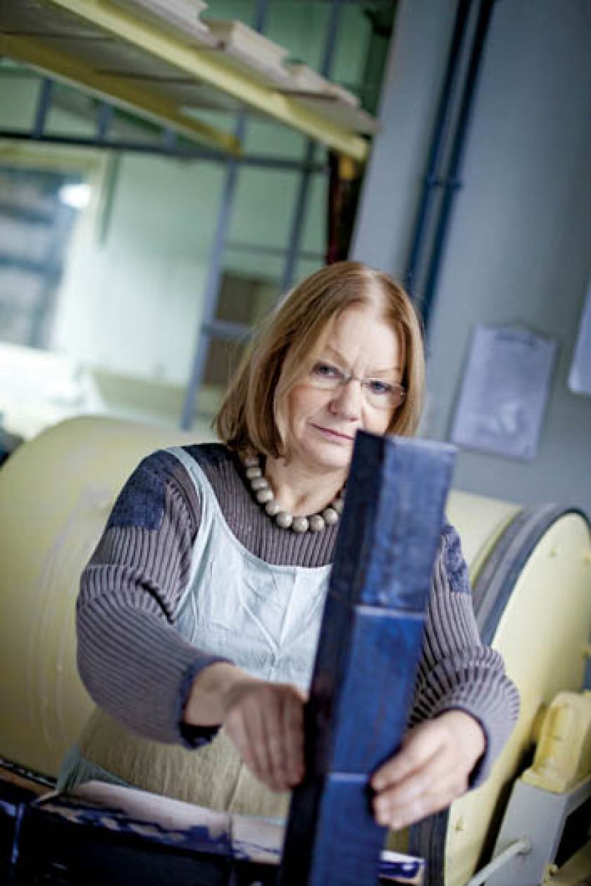 Krystyna Kaszuba-Wacławek - ceramiczka, projektantka pieców kaflowych.