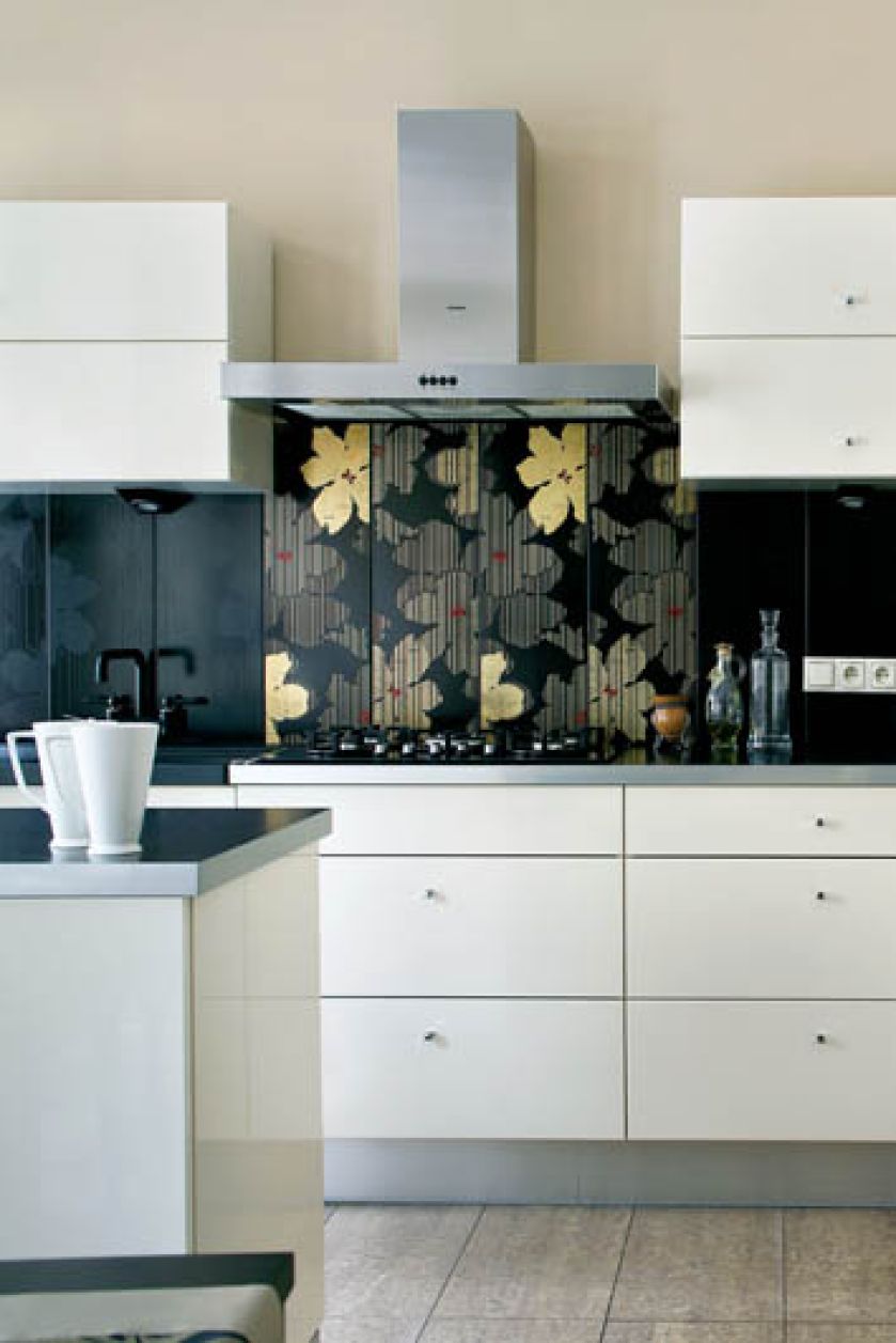 Kuchenka Iris Ceramica. Mieszkanie miłośniczki fioletów