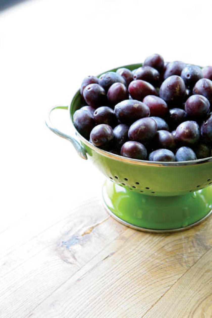 Latem w kuchni nie brakuje sezonowych owoców.