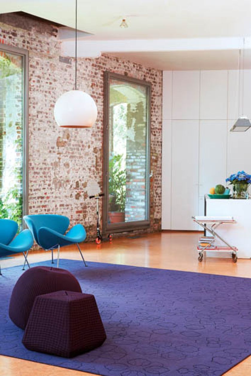 Mieszanka wełny nowozelandzkich merynosów i ramii (włókno łodyg szczmielu białego). CASALIS