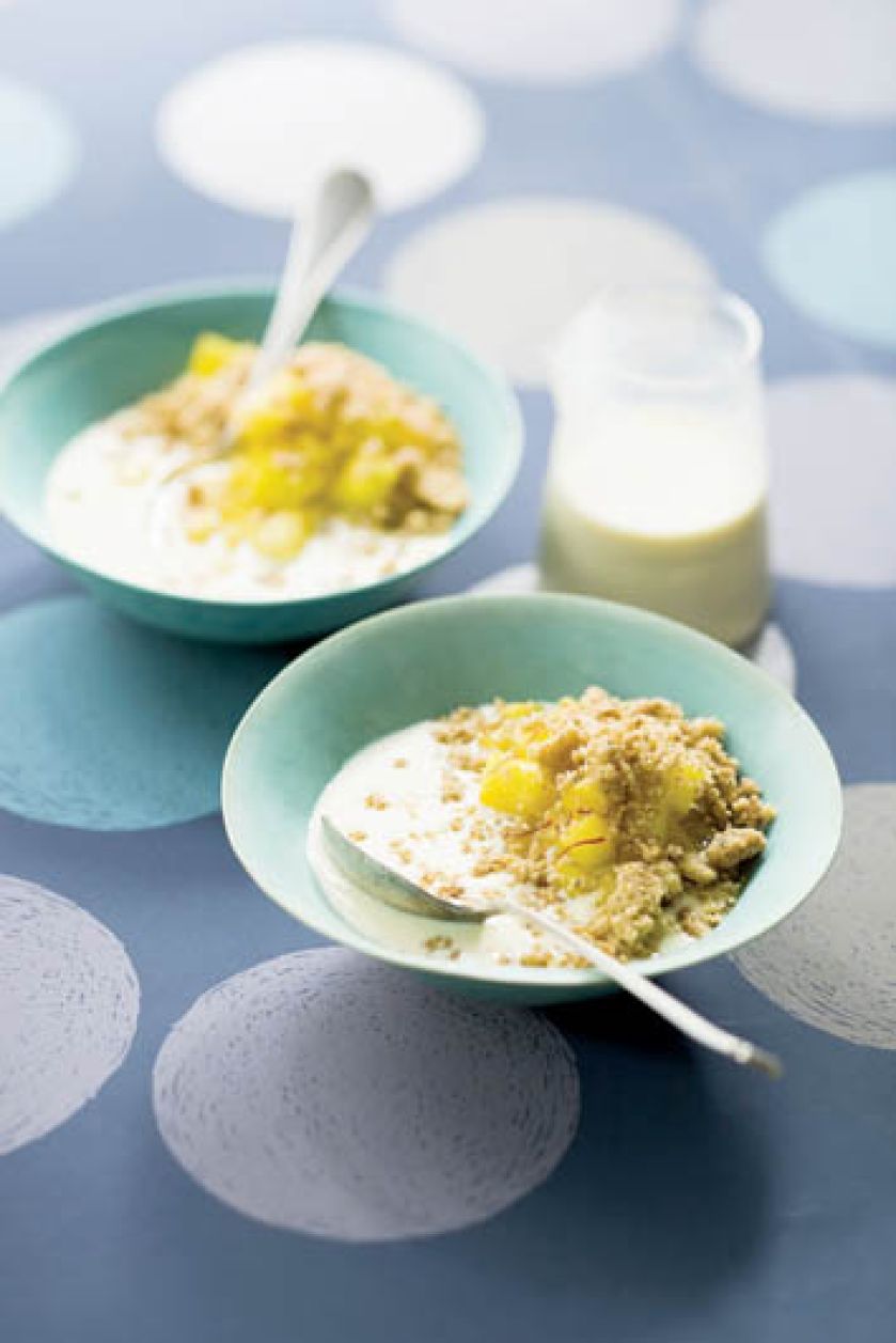 Migdałowa zupa mleczna z grzankami. Czas na słoneczne zupy