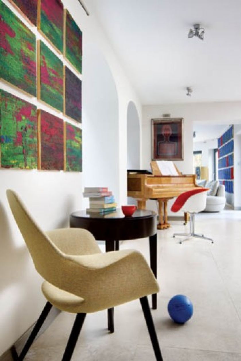 Modernistyczny styl i dobra sztuka. Bo obrazy są jak meble, bez których nie ma domu.