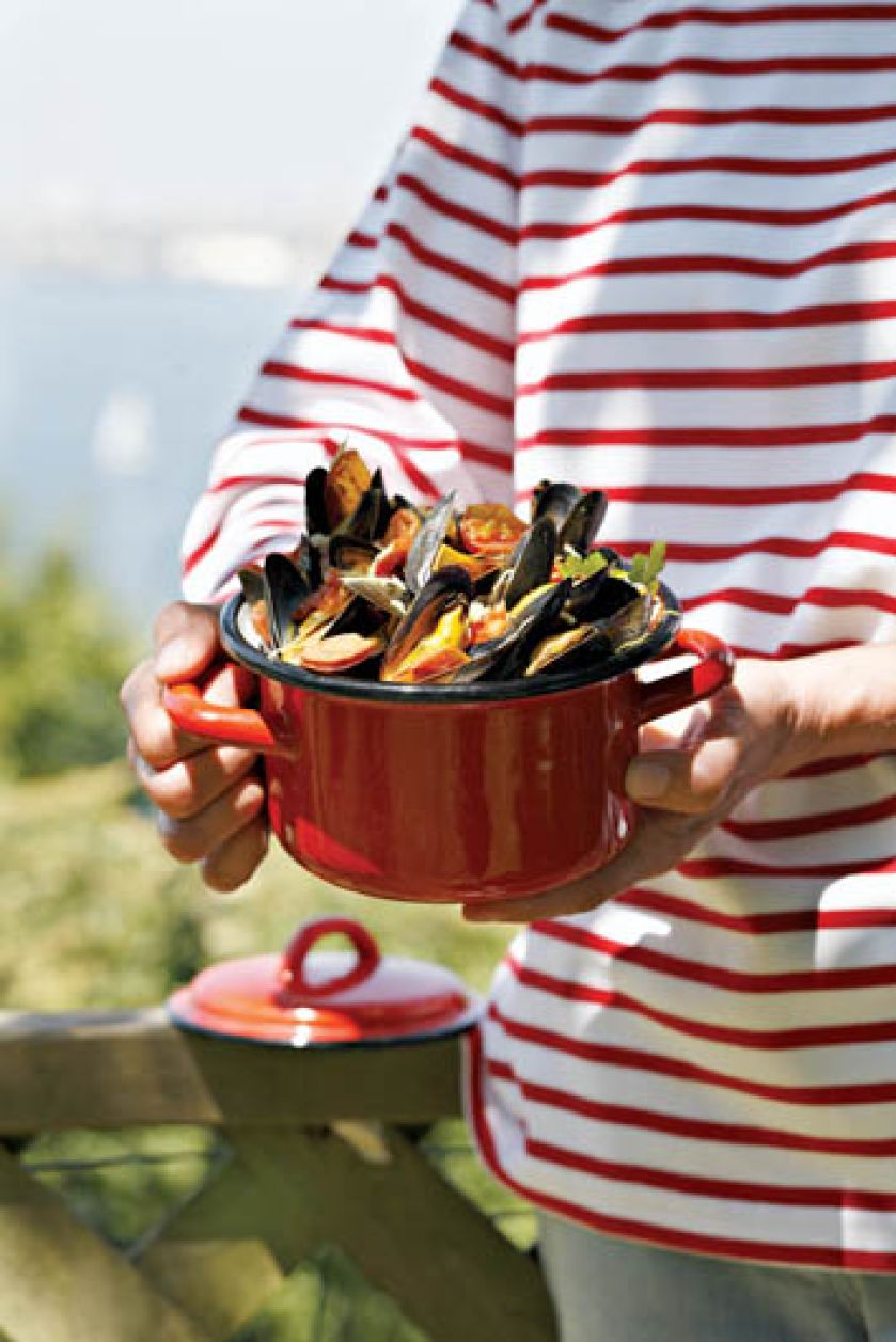 Mule w białym winie z chorizo. Czerwone jest pyszne