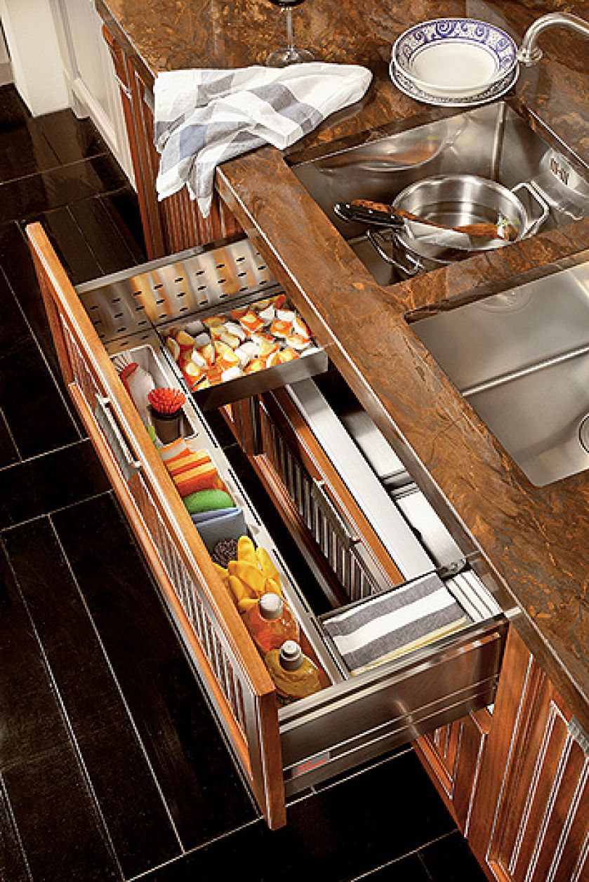 Patent, który pozwala maksymalnie wykorzystać miejsce, czyli ażurowa szuflada pod zlewozmywakiem, Blum