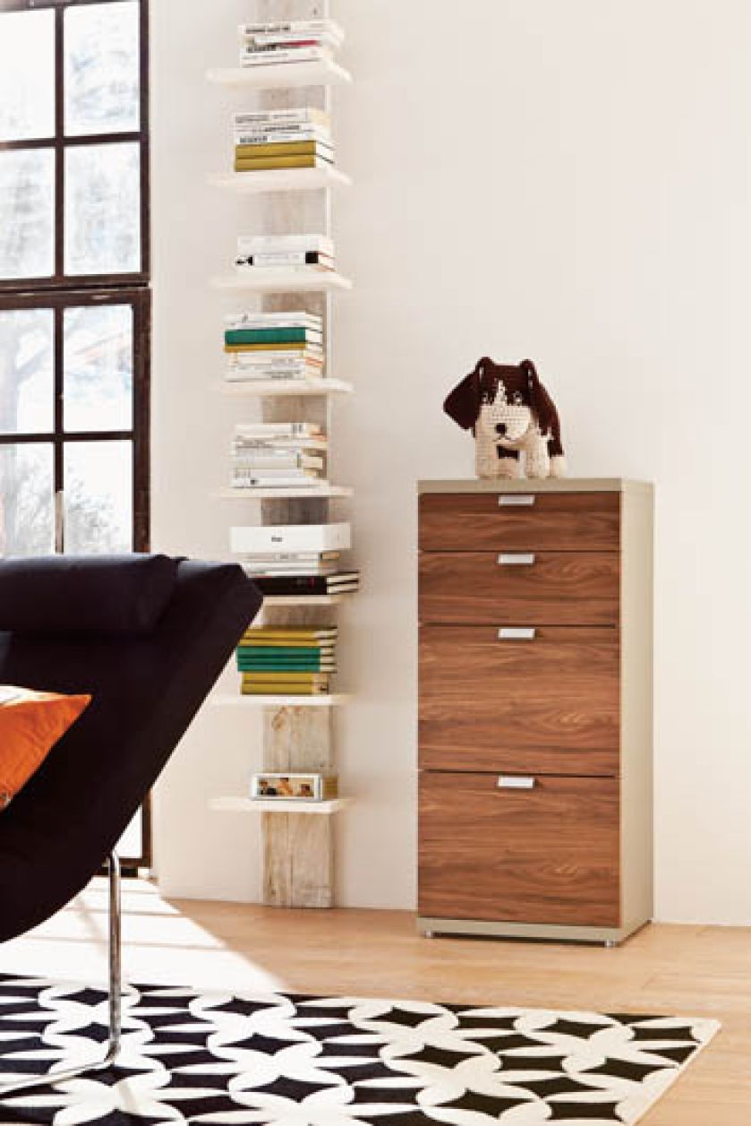 Prawie jak totem - regał do małych mieszkań. HULSTA